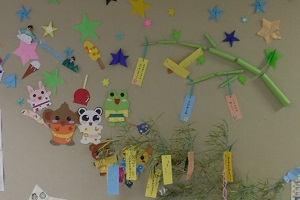 子供たちが作った壁面飾りの写真